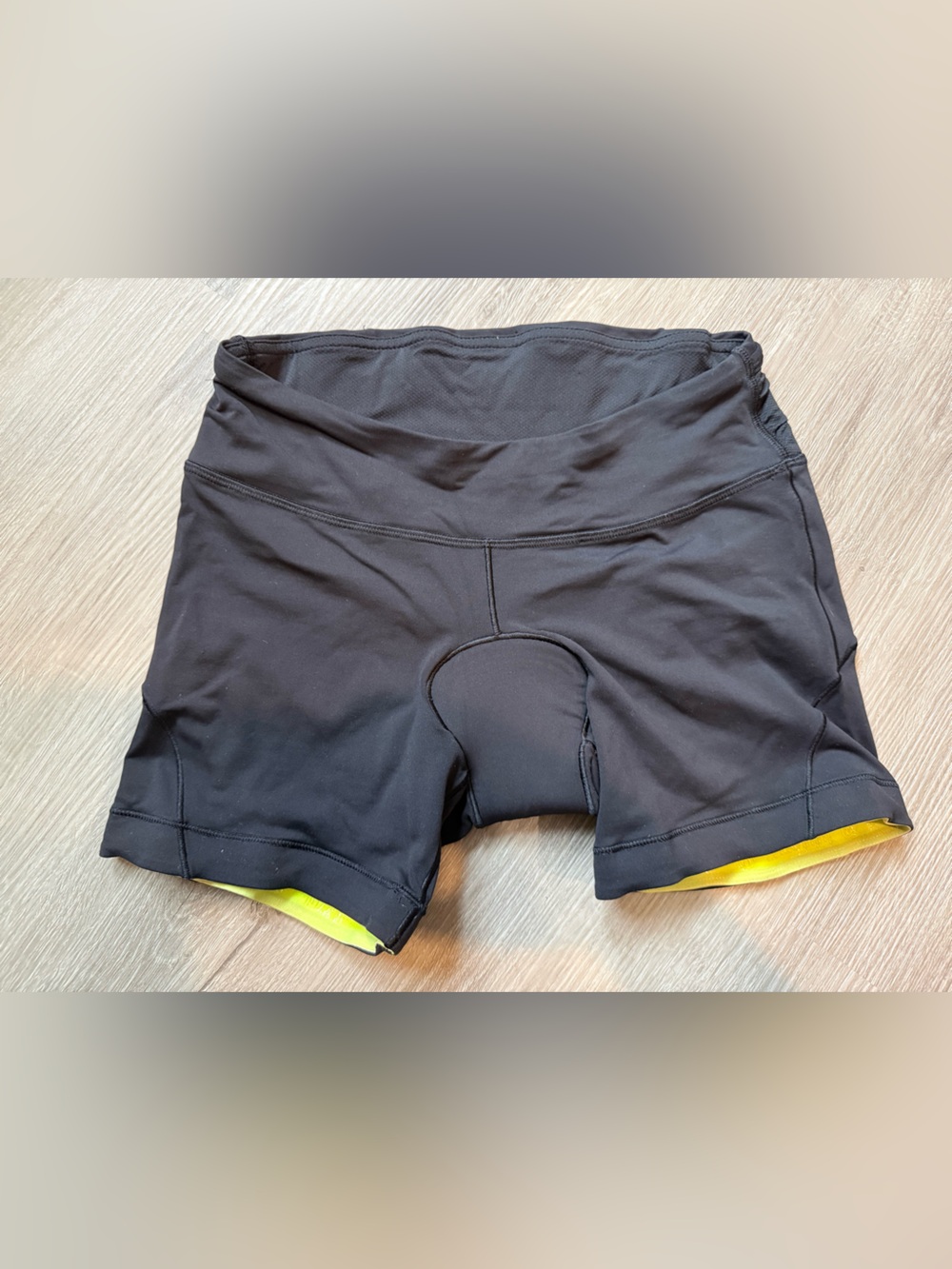Lululemon XS Cycling "Presta" Padded Biking Shorts
